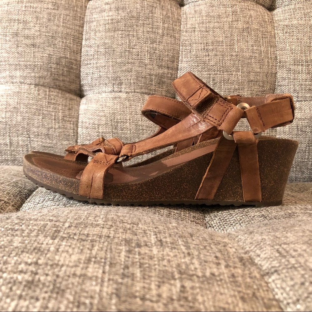 Teva Ysidro Universal Wedge Sandals